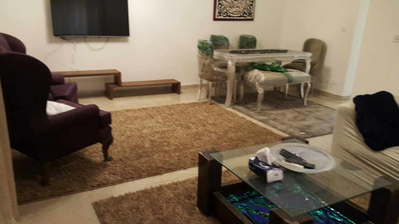 شقة في مدينتي 128 م2 للإيجار مفروش بحري على حديقة صغيرة 27,000 ج 